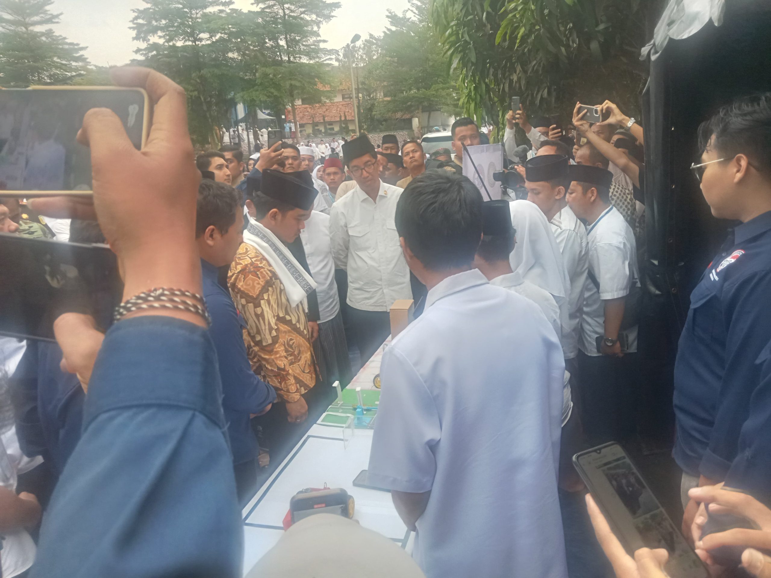 Cerita Gibran di Cipasung Tasikmalaya: Saat Santri Presentasi di Hadapan Wapres