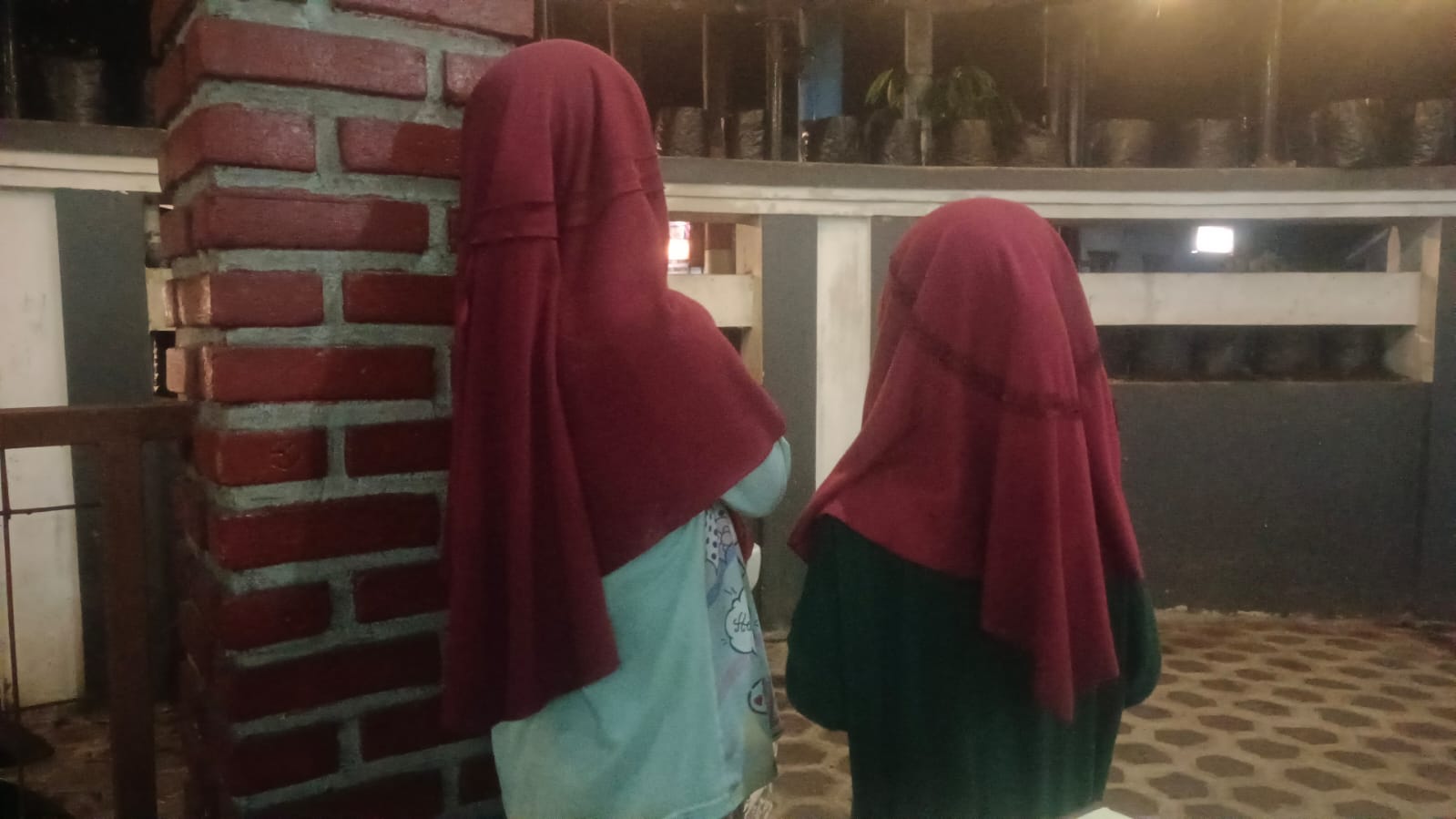 Di Balik Gemerlap Tasikmalaya, Ada Anak yang Bertahan Hidup