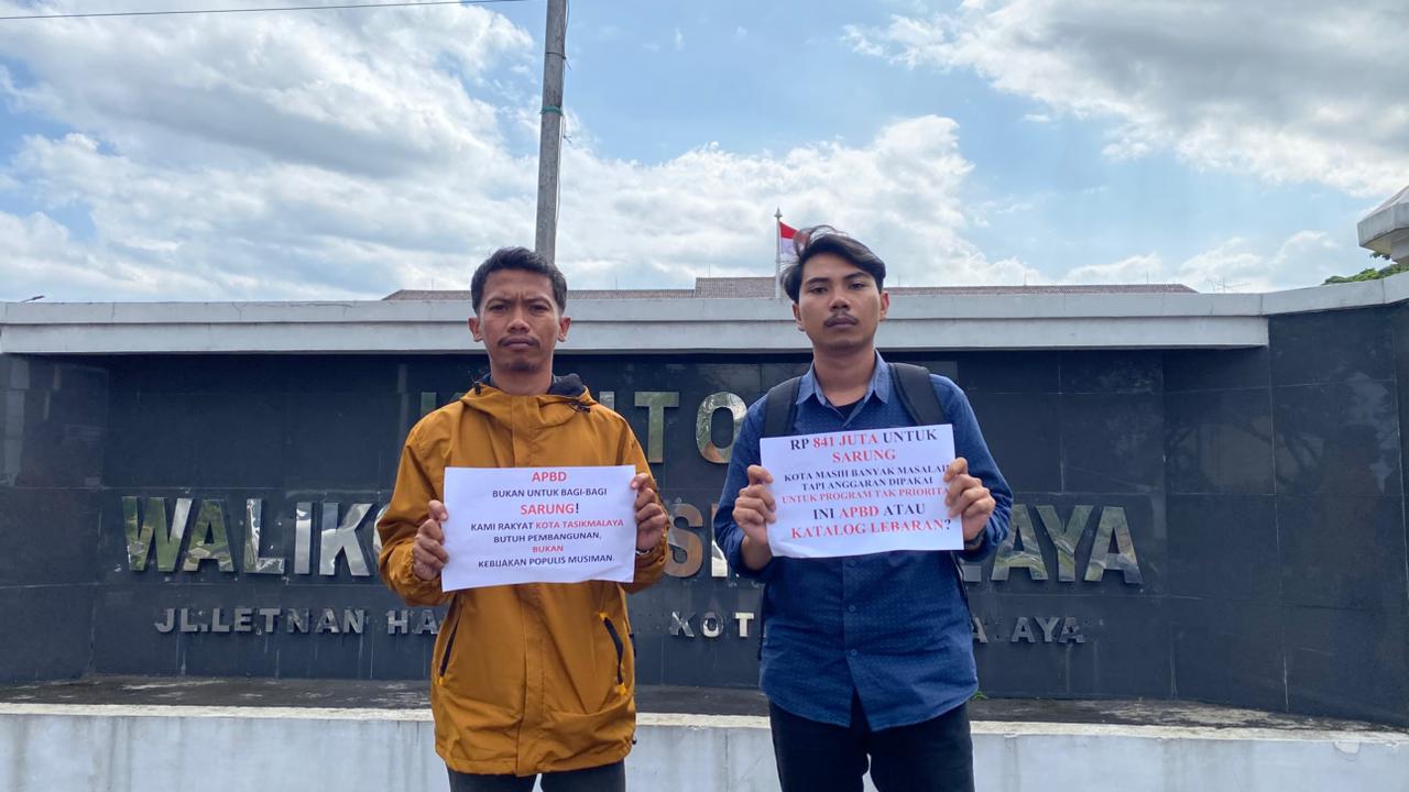 Pengadaan Sarung di Tengah Efisiensi Anggaran Picu Kritik Mahasiswa Tasikmalaya