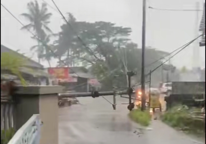 Cuaca Ekstrem di Tasikmalaya: Kesigapan BPBD Diandalkan