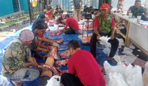 Pembagian Kurban di Tasikmalaya Berjalan Tertib dengan Pengawalan TNI