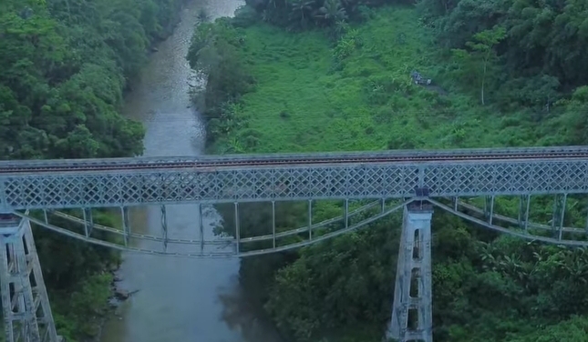 Jembatan Cirahong Kembali Makan Korban? Tim SAR Lanjutkan Pencarian