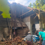 Rumah Warga di Ciamis Ambruk Diguyur Hujan Dua Hari.