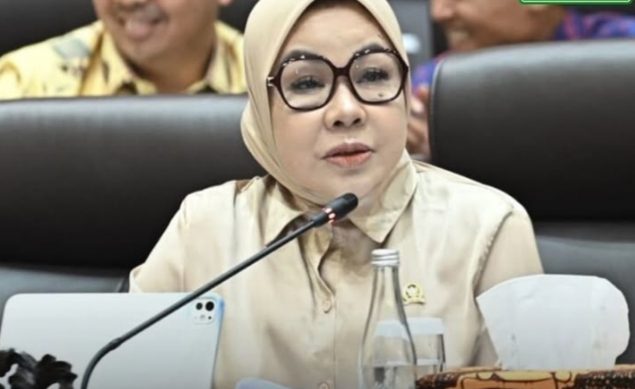 DPR Usul 1.000 Bioskop Desa, Netizen: Sekolah Rusak Dulu yang Dibenahi