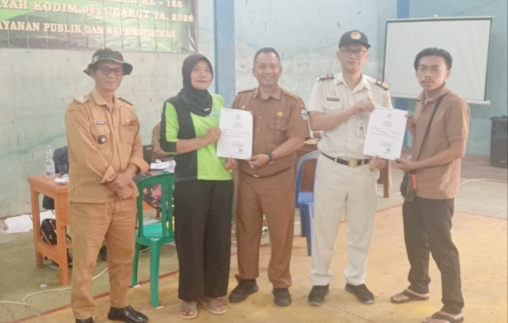 Disdukcapil Garut dan TNI Jemput Bola Layanan Adminduk, Warga Antusias