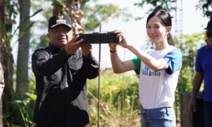 Bata Plastik Daur Ulang Bangun SDN 3 Sukanegla Garut