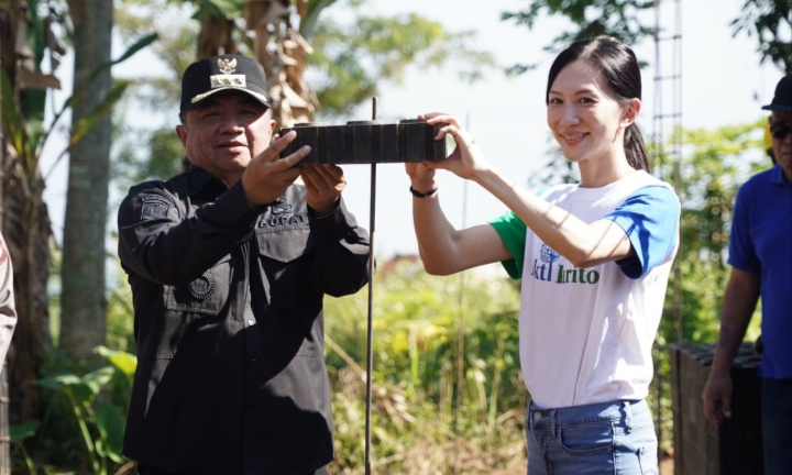 Bata Plastik Daur Ulang Bangun SDN 3 Sukanegla Garut