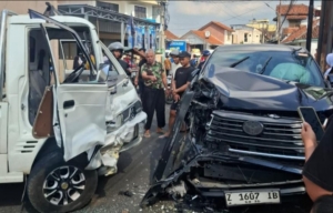 Pickup Hilang Kendali di Cikalang, Tiga Penumpang Terluka